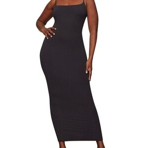 SKIMS fits everybody long slip dress in onyx (black)
